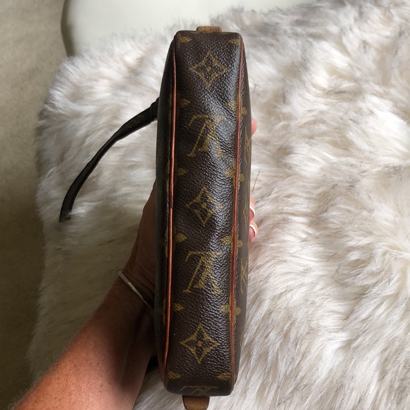 Louis Vuitton Marley Bandouliere Pouchette Crossbody Bag! - Picture 10 of 16